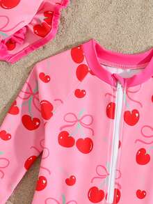 SHEIN Vintaside Kids 女婴可爱红白樱桃印花荷叶边长袖连体泳衣，带帽子，弹力舒适，适合夏季游泳 - 彩色 - 查看 4