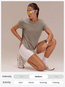 GLOWMODE Áo thun cổ tròn dài đến eo, dáng regular fit, chống nắng, đường may dọc, lưng hở, thích hợp cho tập luyện, chạy bộ, thể dục, tập gym, hoạt động thể thao. - Màu Khaki - Xem 8