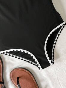 SHEIN 少女黑白连体泳衣，甜美时尚设计，白色贝壳刺绣饰边，针织面料，休闲时尚，适合游泳、夏季度假、海滩、泳池、派对等场合。 - 黑與白 - 查看 5