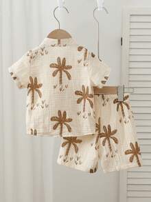 SHEIN Playful Pals 2件/組 幼童男嬰棕櫚樹套裝 米色夏季波希米亞風度假休閒短袖植物圖案襯衫與鬆緊腰短褲套裝 - 杏色 - 查看 5