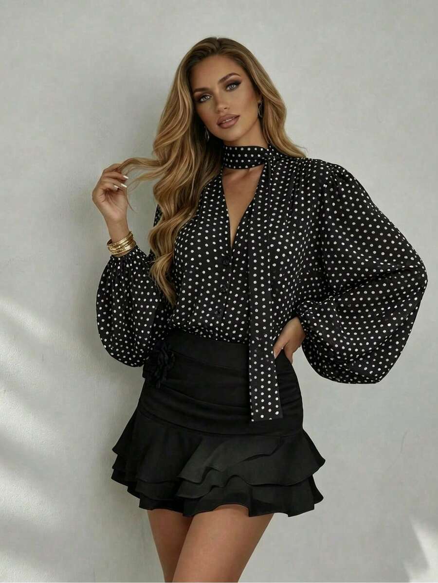 SHEIN Glamour Camisa de manga larga con estampado de lunares de estilo vacacional con escote pronunciado para mujer (estampado irregular) - Negro - Ver 1