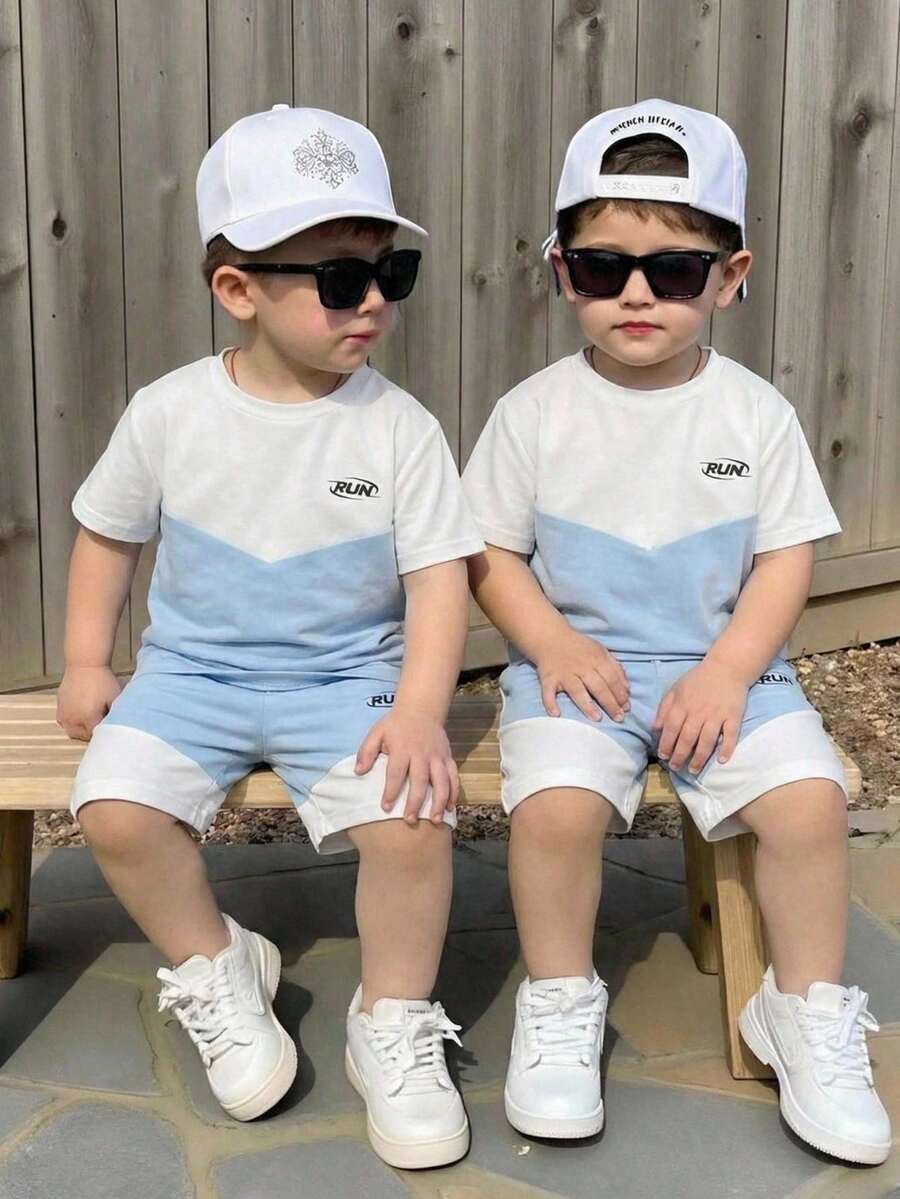 SHEIN Set 2pcs/Setelan Anak Laki-Laki Kasual Lucu Bergambar Longgar Atasan Rajut Leher Bulat dan Celana Pendek Rajut, Cocok untuk Dipakai di Musim Semi/Panas - Blue and White - View 1