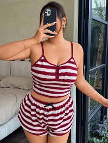 Napfluff CURVE Napfluff CURVE 酒红色条纹提花修身珍珠纽扣吊带背心和短裤睡衣套装，加大码 - 酒紅色 - 查看 5