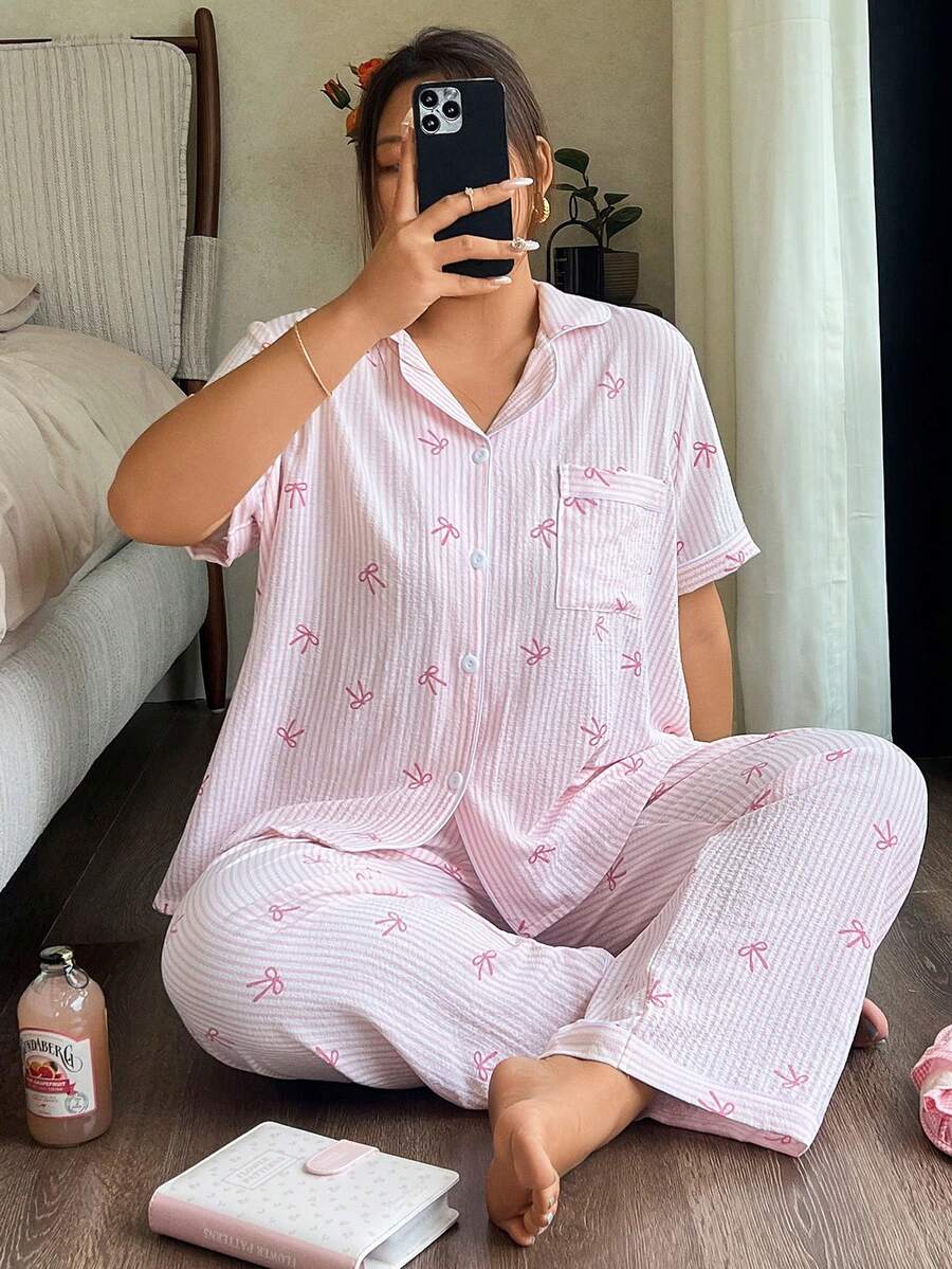Napfluff CURVE Napfluff CURVE 加大码荷叶边领开襟蝴蝶条纹印花短袖睡衣套装 - 粉色 - 查看 1