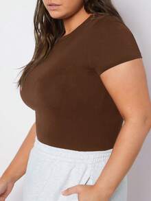 SHEIN BASICS 大码女式纯色圆领修身休闲日常短袖T恤 - 棕色 - 查看 4