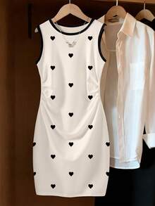 黑色爱心印花无袖连衣裙，适合少女穿着，春、夏、秋季皆宜，休闲外出、居家日常穿着皆可。舒适简约的经典修身爱心连衣裙，适合女孩和女性穿着。 - 彩色 - 查看 4