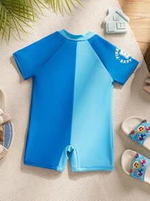 BABY SHARK X SHEIN Bộ đồ bơi ngắn tay raglan in hình hoạt hình cho bé trai, kiểu dáng thường ngày, kèm quần short. - Màu xanh lam - Xem 2
