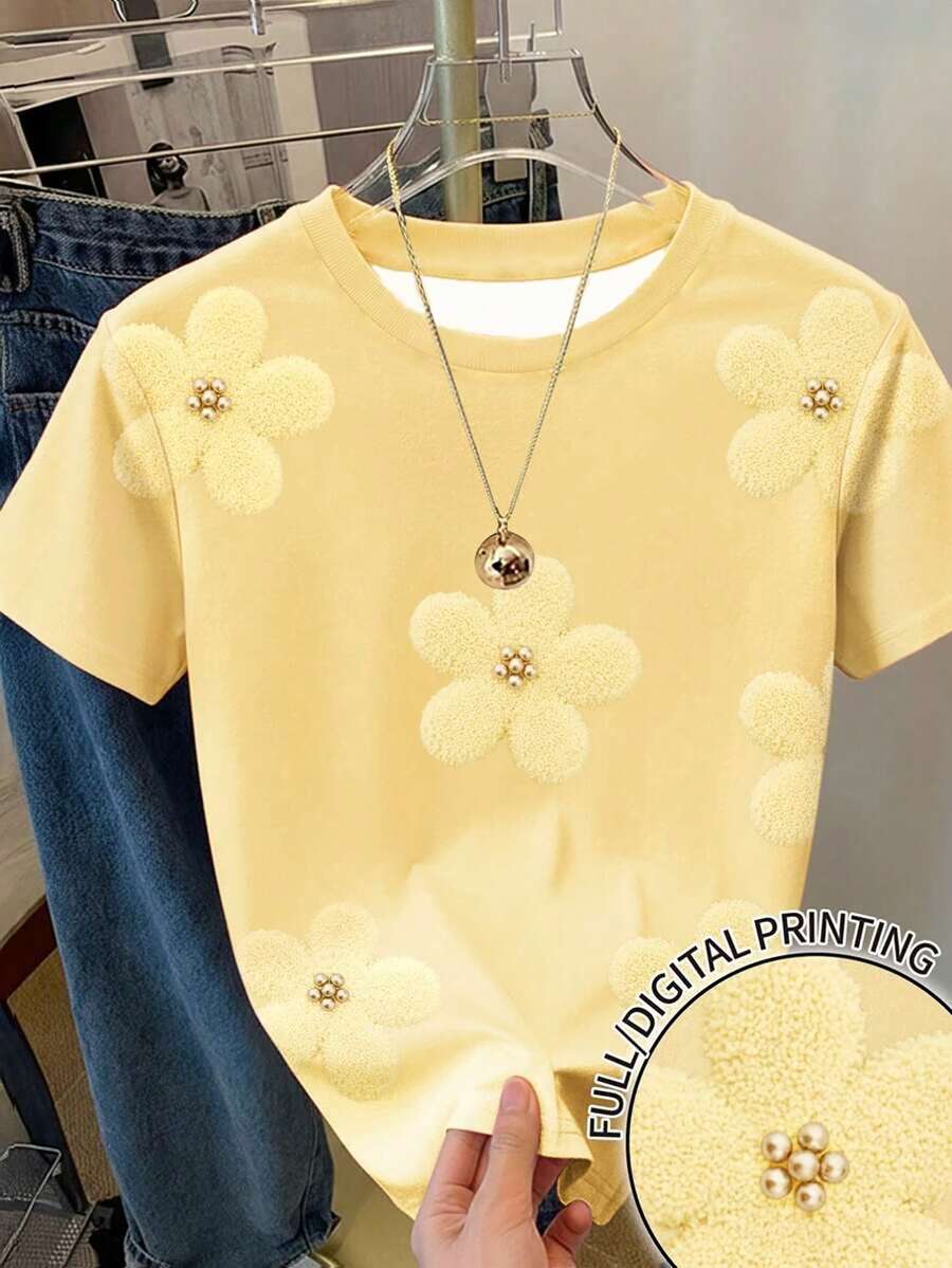 少女黄色碎花短袖T恤，休闲舒适，适合春夏穿着，设计适合户外、运动、野餐、街头摄影、度假、送礼等场合。 - 彩色 - 查看 1
