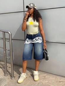 SHEIN HypeZone Quần short denim in chữ, thích hợp cho trang phục đi nghỉ hè. - Rửa tối - Xem 7