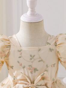 SHEIN Glamorique Kids 0-3岁女宝宝春夏优雅公主风网纱碎花泡泡袖杏色连衣裙，适合女宝宝春季穿着，也适合派对穿着，是送给新生儿的公主裙，也适合生日女宝宝。 - 杏色 - 查看 4