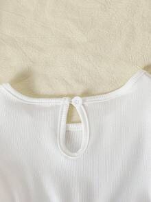 SHEIN 女婴甜美少女风印花圆领灯笼袖针织白色拼接红色荷叶边连体衣，配发带和脚套，夏季款 - 紅色 - 查看 7