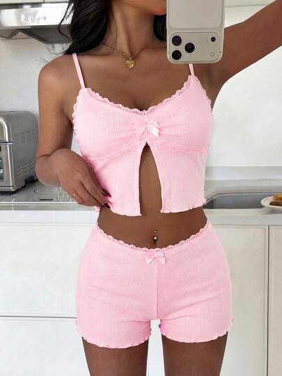 Bộ đồ ngủ gợi cảm màu hồng thường ngày dành cho nữ