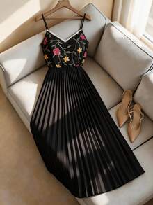 Franclia 浪漫时尚V领网纱刺绣串珠褶皱弹力优雅性感休闲派对连衣裙（女款） - 黑色 - 查看 3