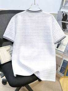 Manfinity Joysei Camiseta de punto jacquard de unicolor con textura para hombres, con etiqueta de cuero y cuello acanalado - Blanco - Ver 2