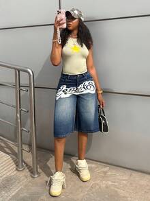 SHEIN HypeZone Quần short denim in chữ, thích hợp cho trang phục đi nghỉ hè. - Rửa tối - Xem 1