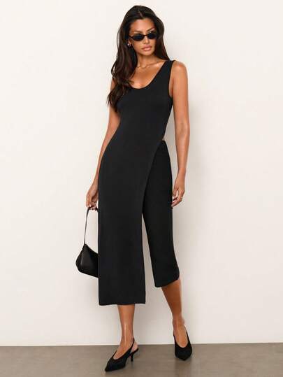 COSMINA Women's Solid Color Asymmetric Hem Slit Long Vest, Outdoor Travel,U-Neck Sleeveless Top With An Asymmetrical Hem And Slits; Long Black Top Suitable For Everyday Wear, Street Style, Shopping, And Individualistic Outfits.