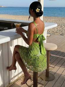 Glamine Đầm mini sequin xanh lá cây thanh lịch, gợi cảm, hở lưng, buộc dây, kiểu dáng mùa xuân hè, với họa tiết hoa sequin xanh lá cây, vừa ngọt ngào, thanh lịch lại quyến rũ. Lý tưởng cho trang phục công sở, kỳ nghỉ, lễ tốt nghiệp và các dịp lễ, những chiếc đầm đa năng này hoàn hảo cho phái nữ. Đầm mùa xuân cho nữ, đầm dự tiệc, đầm bán chạy nhất, đầm hè cho nữ, đầm mới, trang phục hè cho nữ, đầm hè cho nữ - màu xanh lá - Xem 2