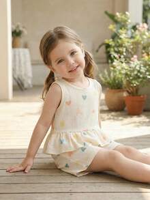 SHEIN Genkimix Kids 4-7岁女童夏季可爱甜美清新风套装，泡泡褶皱水印彩色爱心荷叶边无袖上衣+配套印花短裤两件套，棉混纺柔软亲肤轻薄面料，适合夏季户外玩耍和日常休闲穿着 - 杏色 - 查看 7