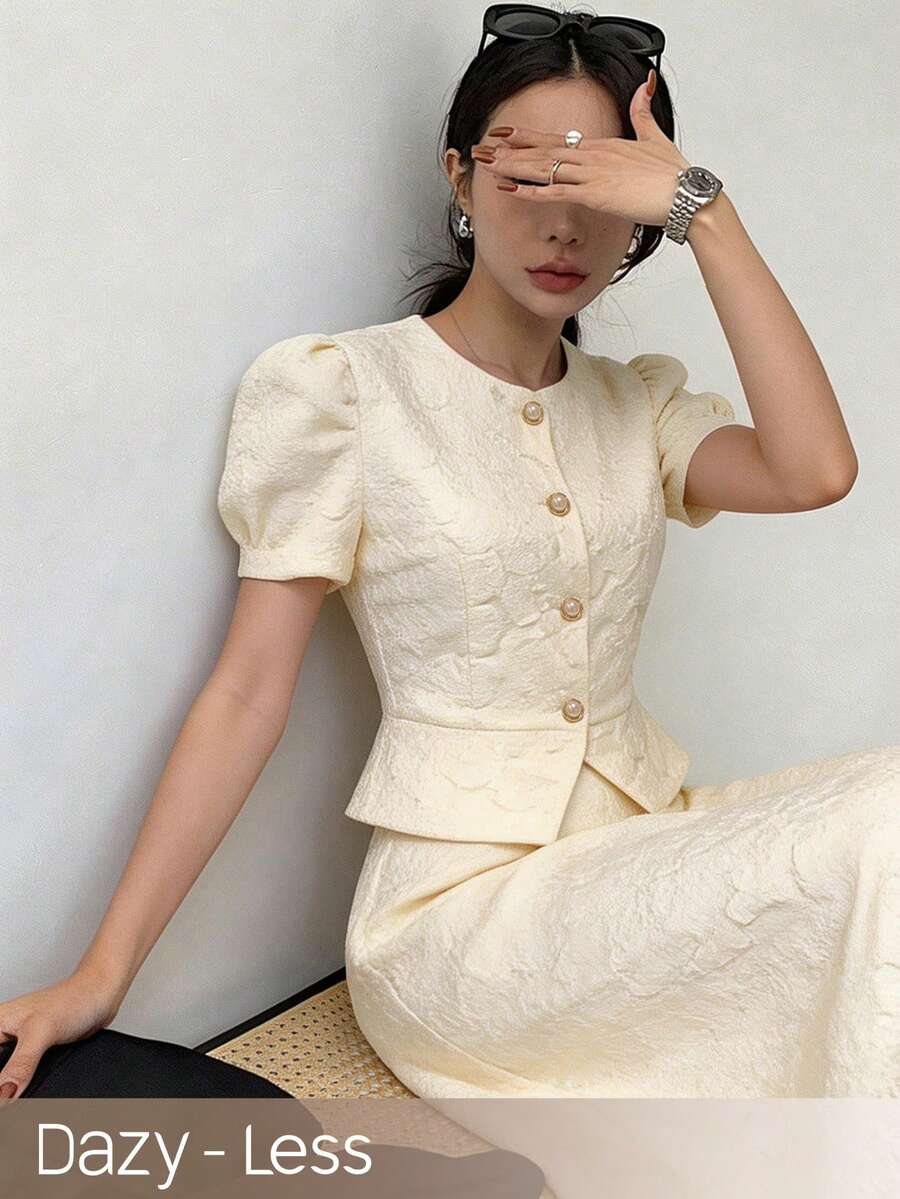 Dazy-Less 女士优雅两件套：修身短袖衬衫和伞裙，专为春夏设计，适合情人节作为女士休闲套装。 - 米色 - 查看 1