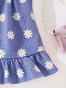 SHEIN Playful Pals 女嬰夏季吊帶洋裝 可愛藍白格紋雛菊印花 吊帶設計 清新藍白花朵 可愛海邊度假 假日日常穿搭 - 彩色 - 查看 4