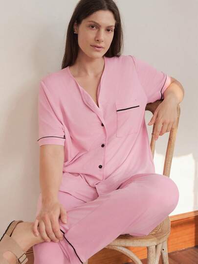 Doze Lane Bộ đồ ngủ cardigan dáng rộng, tối giản, thân thiện với da, phối viền tương phản, cỡ lớn.