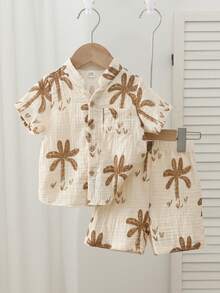 SHEIN Playful Pals 2件/組 幼童男嬰棕櫚樹套裝 米色夏季波希米亞風度假休閒短袖植物圖案襯衫與鬆緊腰短褲套裝 - 杏色 - 查看 6