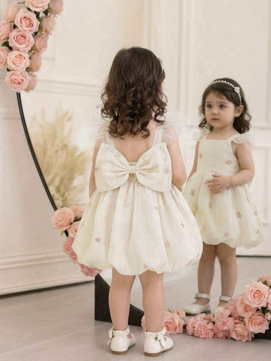 SHEIN Elladie kids 女嬰荷葉邊肩帶花卉泡泡袖A字洋裝 粉色夏季可愛優雅花童 3D蝴蝶結後背燈籠裙 出遊聚會家庭慶典 - 杏色 - 查看 1