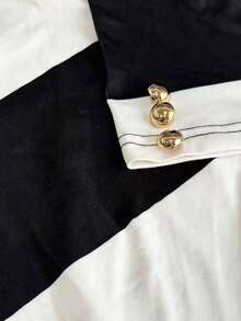 Franclia 女士休闲通勤黑白条纹印花短袖T恤，配金属纽扣装饰 - 彩色 - 查看 3