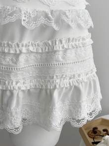 SHEIN Unity Minifalda de encaje con volantes y parches, estilo dulce y versátil para el verano, faldas de encaje para mujeres - Blanco - Ver 7