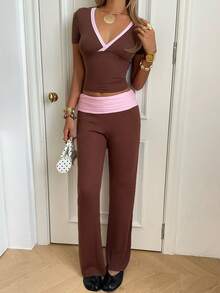 SHEIN EZwear 撞色V领短袖T恤和撞色腰部喇叭裤女士运动套装 - 咖啡棕 - 查看 3