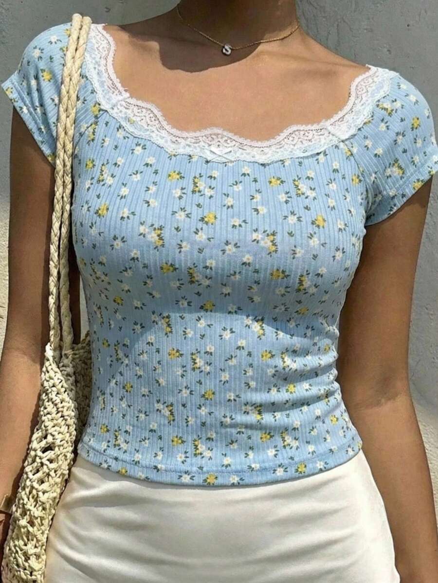 SHEIN EZwear 蓝色碎花蕾丝拼接女士修身短袖T恤 - 淺藍色 - 查看 1