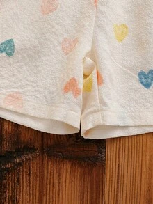 SHEIN Genkimix Kids 4-7岁女童夏季可爱甜美清新风套装，泡泡褶皱水印彩色爱心荷叶边无袖上衣+配套印花短裤两件套，棉混纺柔软亲肤轻薄面料，适合夏季户外玩耍和日常休闲穿着 - 杏色 - 查看 4