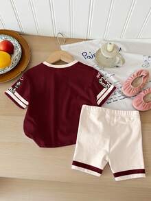 Conjunto de camiseta de manga corta de cuello redondo y pantalones cortos cómodos con estampado de números en inglés y estampado de leopardo en rayas, en color crema blanco y rojo oscuro, estilo minimalista casual para niña, adecuado para primavera/verano - Multicolor - Ver 2
