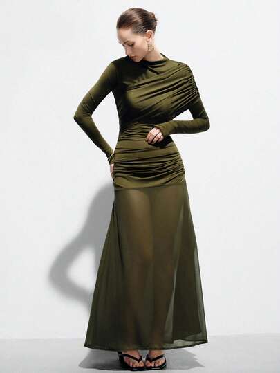Aveloria Modichic Đầm dài tay xếp ly màu xanh ô liu, thiết kế cổ cao, chi tiết áo choàng bất đối xứng, dáng ôm xếp ly, chân váy lưới xuyên thấu, phong cách hiện đại thanh lịch, phù hợp cho các dịp trang trọng và tiệc tùng, chất liệu vải co giãn nhẹ. Từ khóa: Đầm xếp ly, Tay dài cổ cao, Thiết kế bất đối xứng, Chân váy lưới xuyên thấu, Đầm dạ hội, Ôm sát tôn dáng, Thanh lịch thời trang. Thiết kế gợi cảm màu trơn sang trọng cao cấp kiểu Âu và Mỹ, đầm dài tay xếp ly cổ cao tối giản kiểu Pháp, ôm sát che khuyết điểm vòng bụng, chất liệu co giãn, chân váy lưới xuyên thấu phối nhiều mảnh, đầm dạ hội trang trọng.