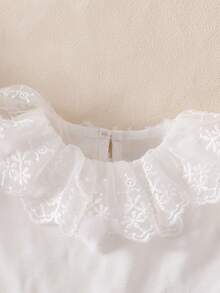 SHEIN Baby Girl Solid Color Lace Collar Sleeveless Dress - White - View 6