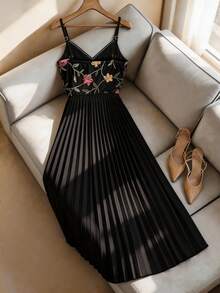 Franclia 浪漫时尚V领网纱刺绣串珠褶皱弹力优雅性感休闲派对连衣裙（女款） - 黑色 - 查看 2