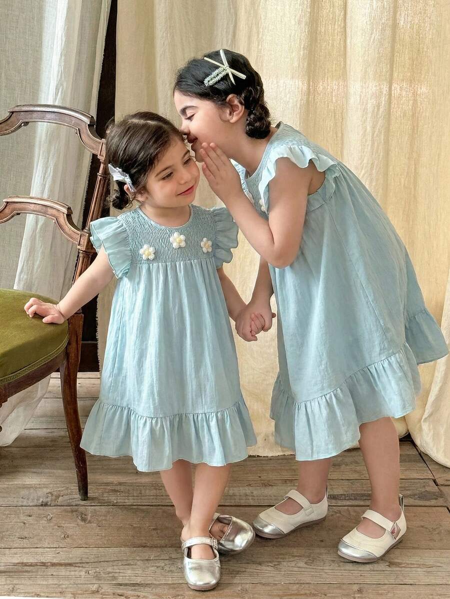 SHEIN Vintaside Kids 年轻女孩优雅甜美可爱贴花圆领短袖荷叶边下摆宽松休闲时尚连衣裙，适合夏季度假旅行