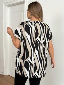 SHEIN CURVE+ 大码女式度假风印花V领短袖衬衫 - 黑色 - 查看 2
