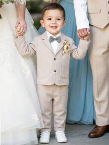 SHEIN Bộ vest 3 món tối giản màu trắng ngà có họa tiết dành cho bé trai, gồm áo blazer dài tay, quần dài và áo sơ mi dài tay màu trắng kèm nơ chấm bi, bộ vest lịch lãm 3 món, thích hợp mặc hàng ngày, đi du lịch, mùa cưới, tiệc tùng, kỳ nghỉ hè ở bãi biển, mùa xuân/hè. - Màu be - Xem 8