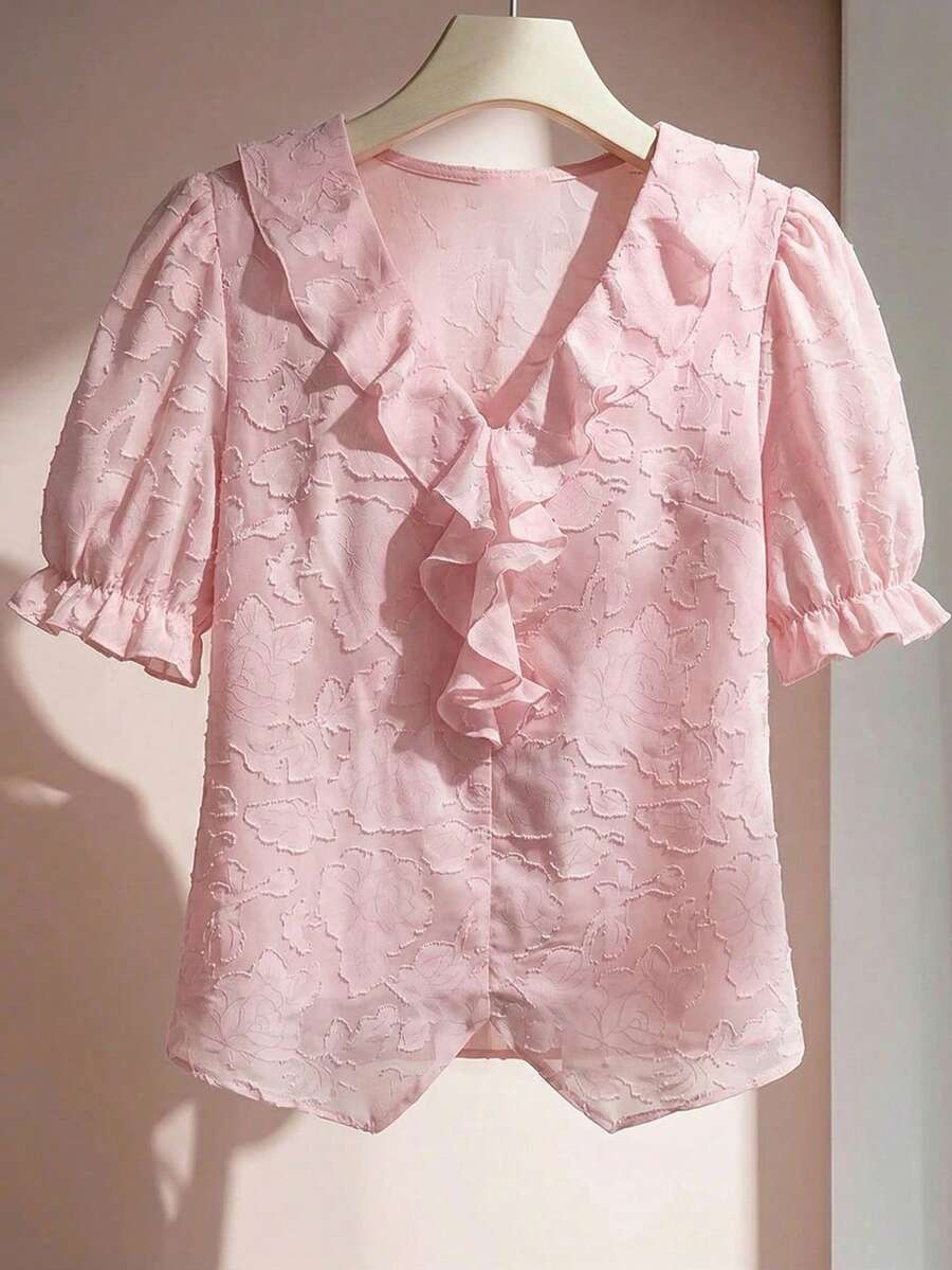 SHEIN Clasi 大尺碼女款淡粉色優雅夏季茶會襯衫，泡泡袖不對稱下擺荷葉邊V領嘉年華造型，適合夏季度假