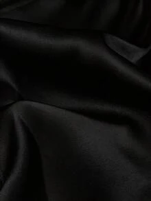 Qadelle 女士黑色蕾丝拼接弹力腰短裤，优雅缎面短裤，适合日常通勤穿着 - 黑色 - 查看 3