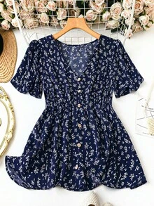 SHEIN LUNE Áo sơ mi tay ngắn cổ chữ V, nền xanh lá cây, họa tiết hoa trắng, tay bồng. - Xanh đậm - Xem 1