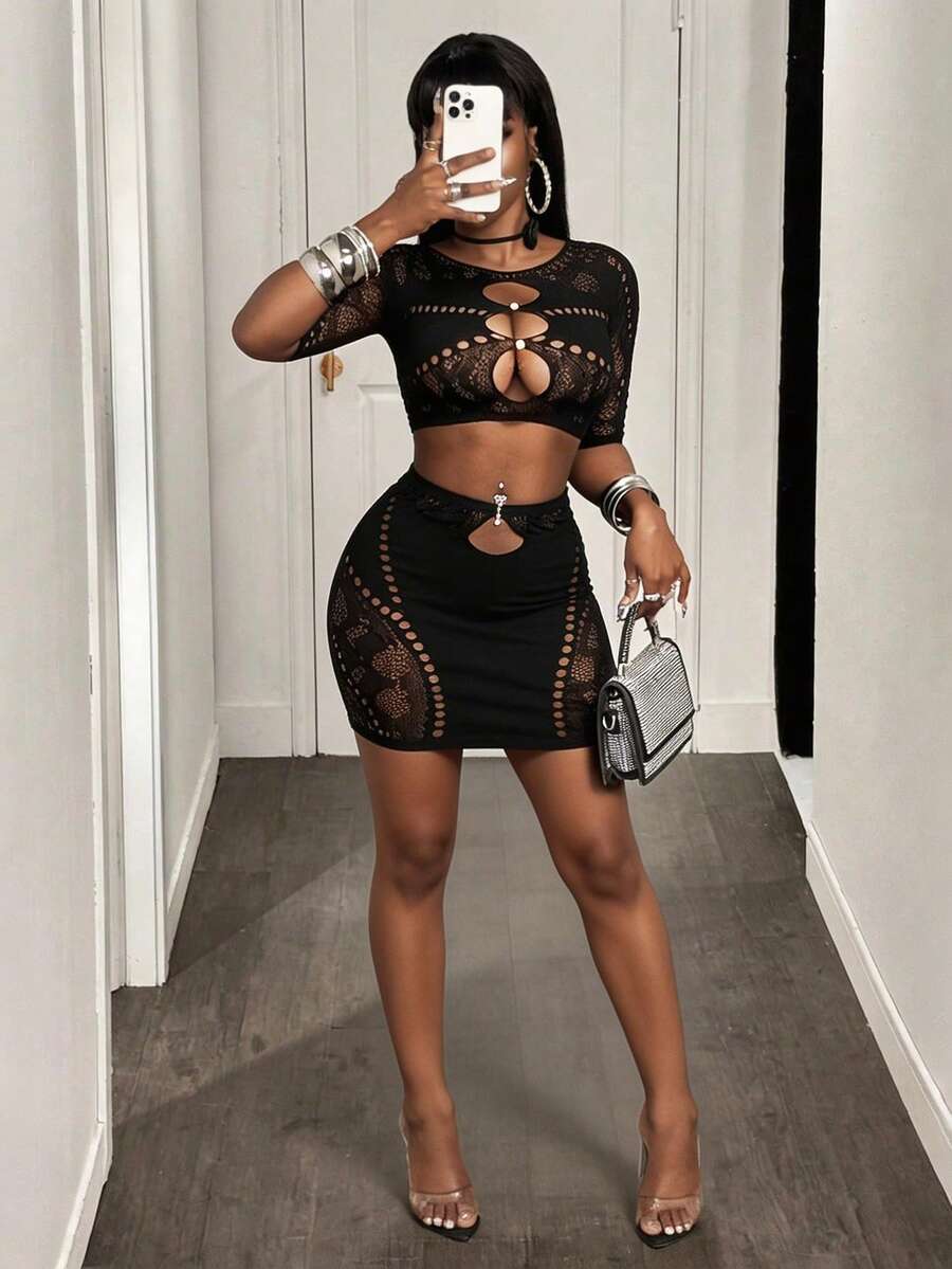 BamGleam Bộ đồ mùa hè dành cho nữ, gồm áo crop top lưới xuyên thấu gợi cảm khoét lỗ và chân váy mini ôm sát. - màu đen - Xem 1