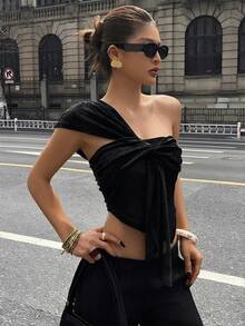 DAZY Débardeur sexy épaules dénudées, nouveau design estival avec ourlet asymétrique froncé, blouse ajustée et courte - Noir - Voir 3