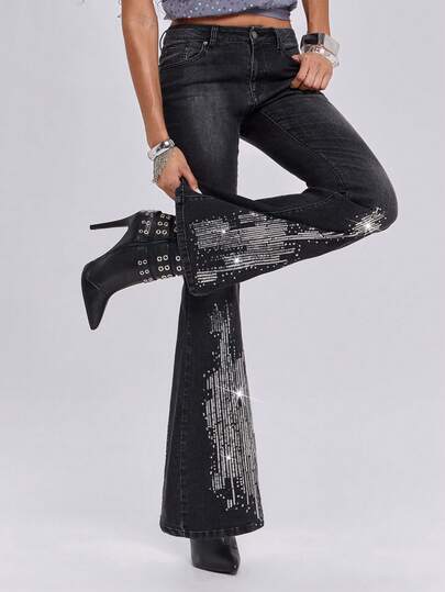 Outfit da festival musicale indie Y2K, jeans skinny a vita bassa con ricamo di perline