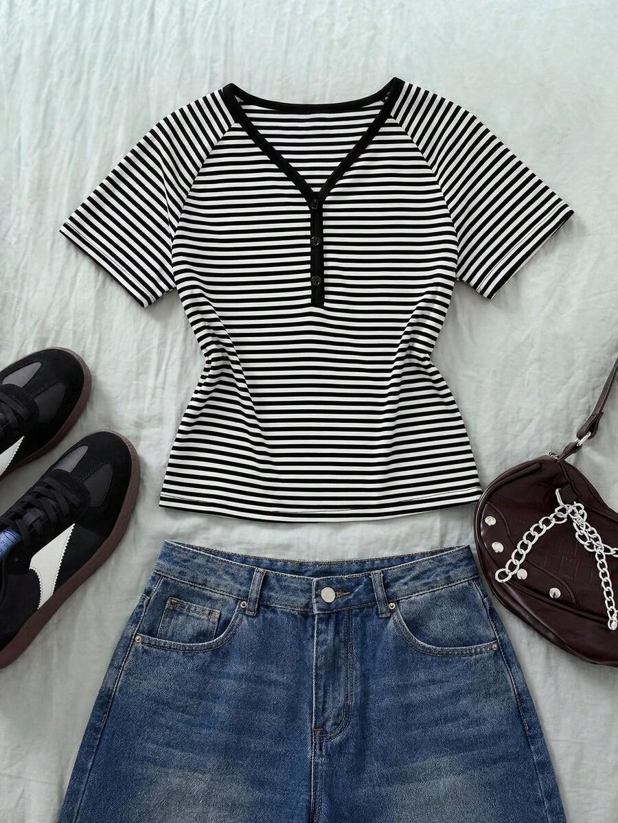 SHEIN Áo thun ngắn tay cổ chữ V kẻ sọc dành cho nữ tuổi teen, kiểu dáng thường ngày, đa năng. - Đen và trắng - Xem 1