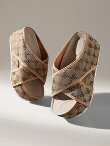 Solecia Sandal Platform Gabus Wanita Modis dengan Motif Alfabet, Nyaman untuk Perjalanan, Sepatu Wanita dengan Tali Silang, Musim Panas - Coklat - View 6