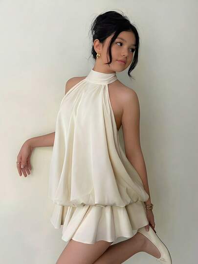 SHEIN Đầm bé gái cổ yếm điều chỉnh được, màu trơn, thiết kế khoét lưng, thích hợp cho du lịch hè, nghỉ mát, đi biển.