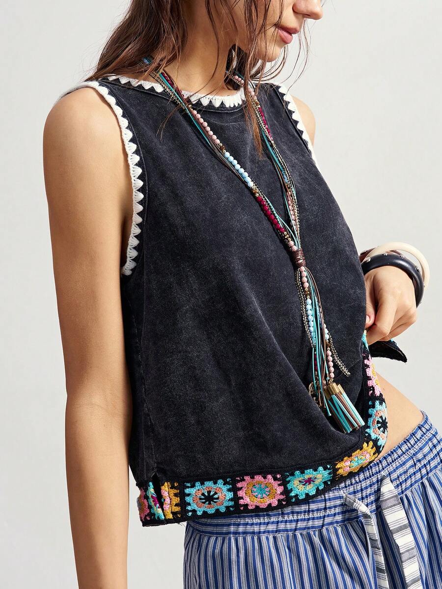 Bohemela 这款女士夏季休闲舒适上衣，适合街头穿搭、度假、西部音乐节和乡村音乐会等场合。采用波西米亚风纯色针织面料，经复古水洗做旧处理，并饰以钩编贴花，更添细节之美。可作为夏季背心穿着，四季皆宜。 - 黑色 - 查看 1