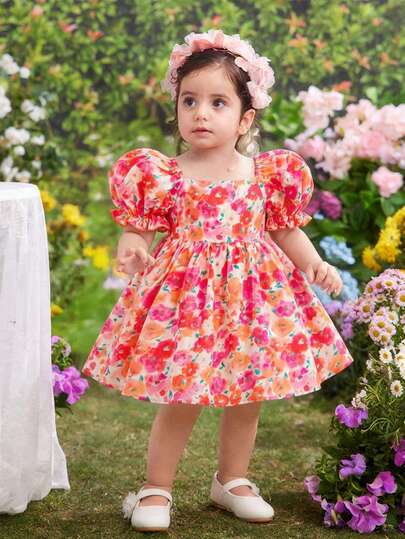 SHEIN Đầm ngắn tay in hoa dễ thương, thanh lịch, thường ngày cho bé gái đi nghỉ mát.